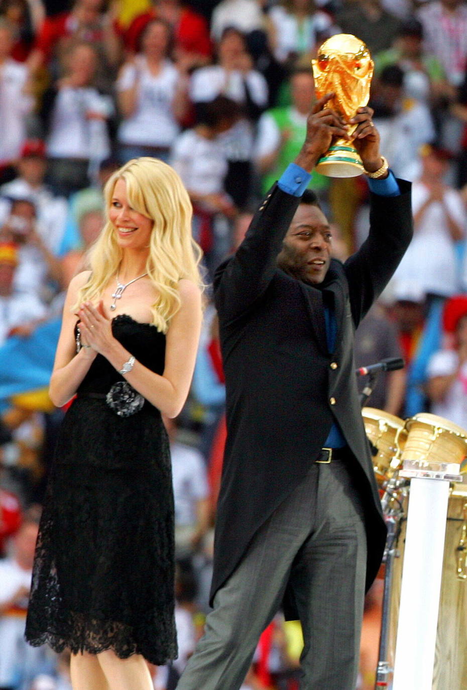 Juanto a Pelé en la presentan el trofeo de la Copa del Mundo en Alemania 2006.