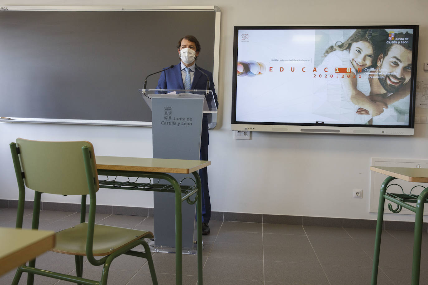 Fotos: Fernández Mañueco visita el IESO de Arroyo de la Encomienda (Valladolid)