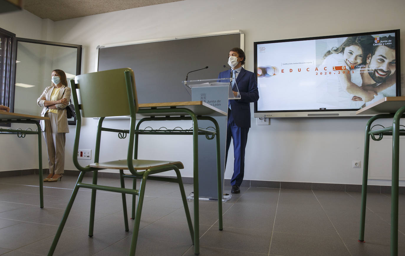 Fotos: Fernández Mañueco visita el IESO de Arroyo de la Encomienda (Valladolid)