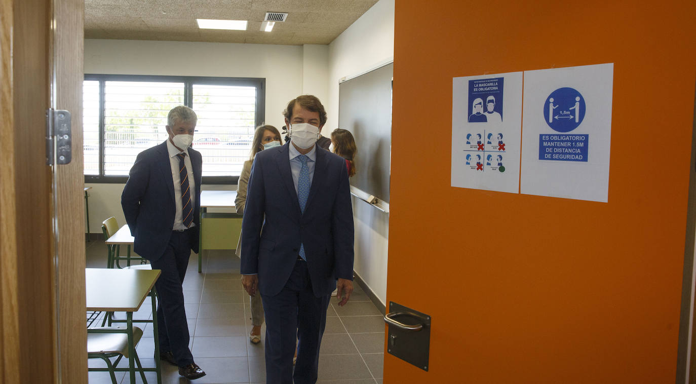 Fotos: Fernández Mañueco visita el IESO de Arroyo de la Encomienda (Valladolid)
