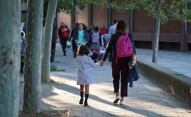 Asociaciones de padres lamentan la «incertidumbre» de la vuelta al colegio con medidas «complicadas»