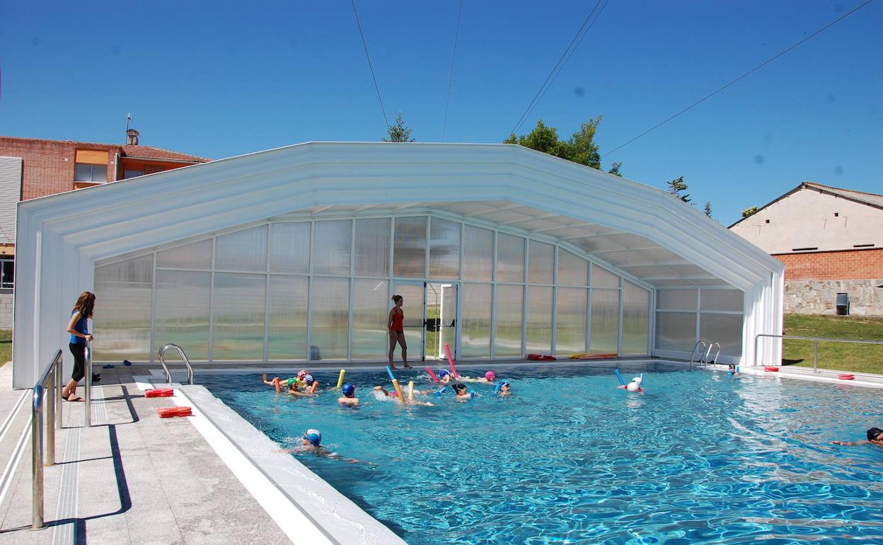 Piscina de Santibáñez de la Peña.