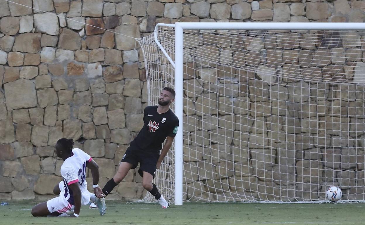 Sekou anota el primer gol en una portería sin guardameta y con la oposición de Domingos Duarte