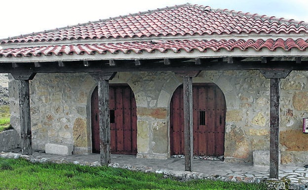 Ermita del Santo Cristo, reconstruida en el año 2000.