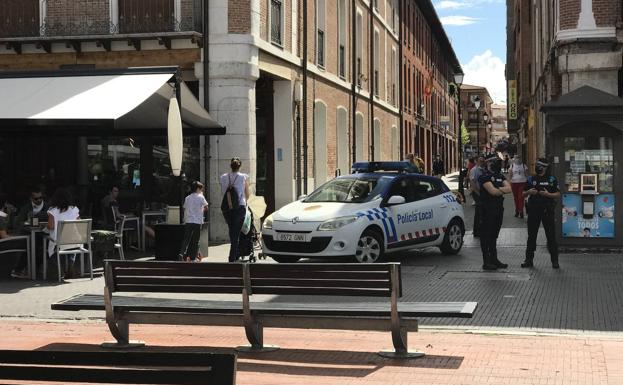 Medina incrementa la seguridad en la Plaza Mayor para impedir aglomeraciones en las 'no fiestas' 