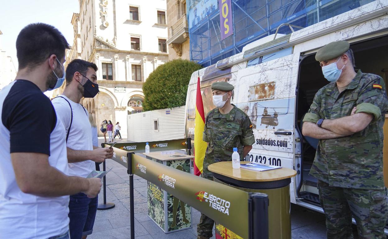 El Ejercito informó sobre la convocatoria en la plaza de Los Bandos. 