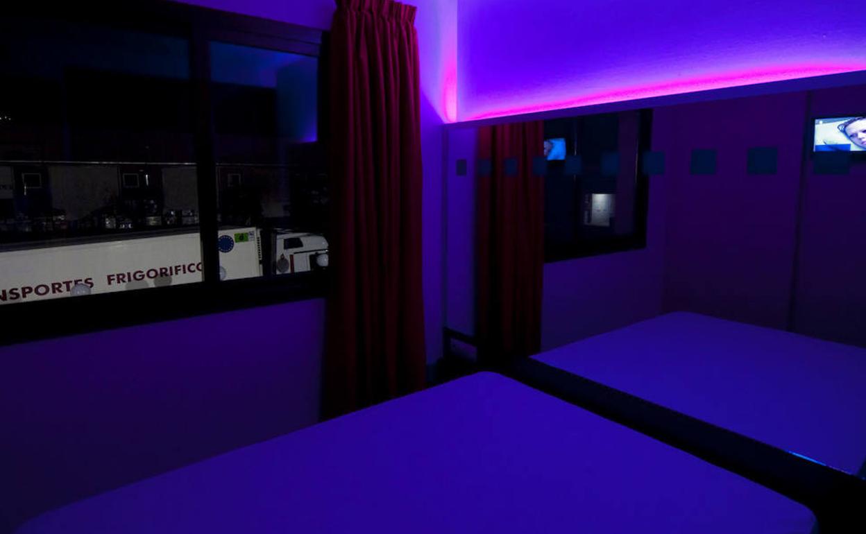 Interior de un club de alterne.