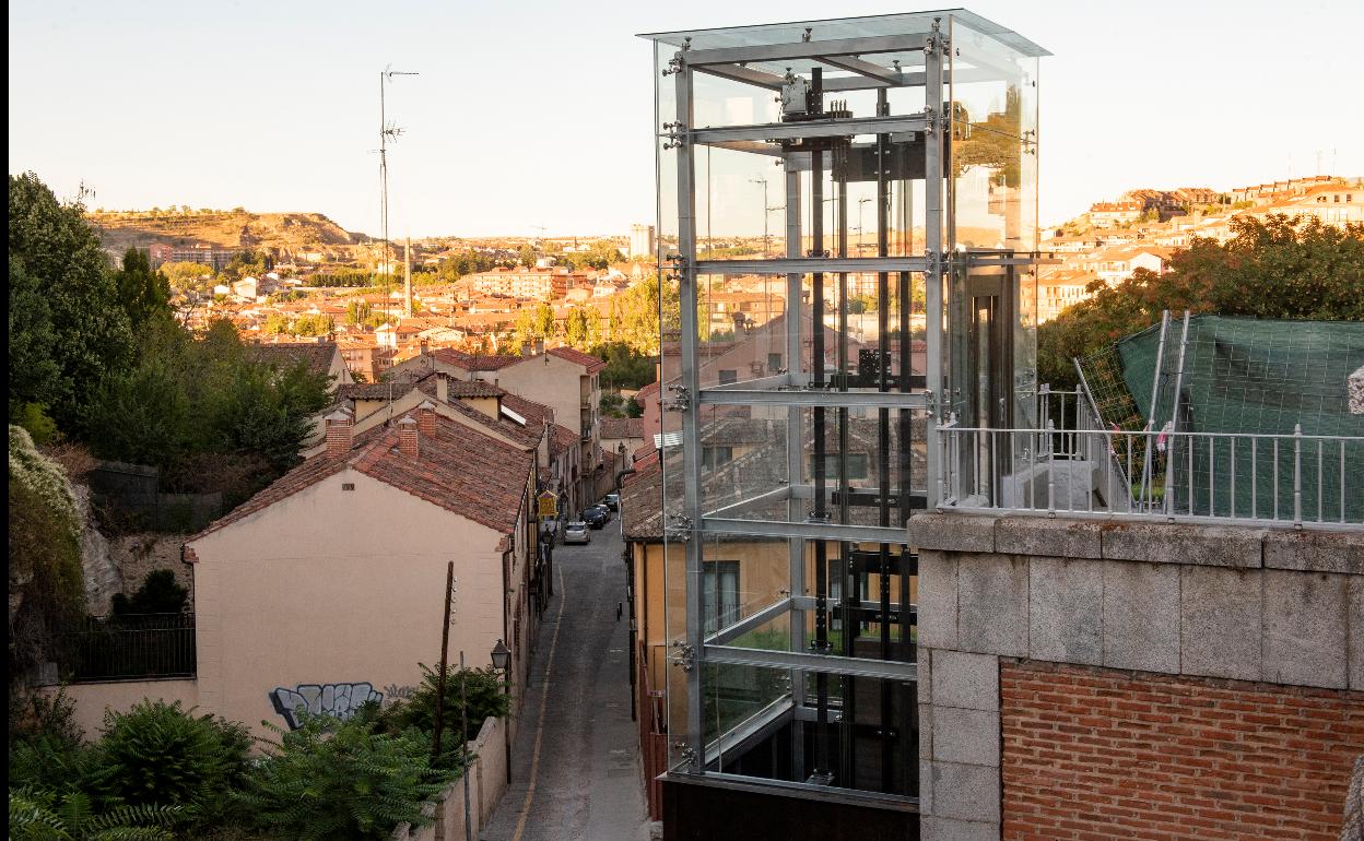 Ascensor que conectará la calle Gascos con Vía Roma.