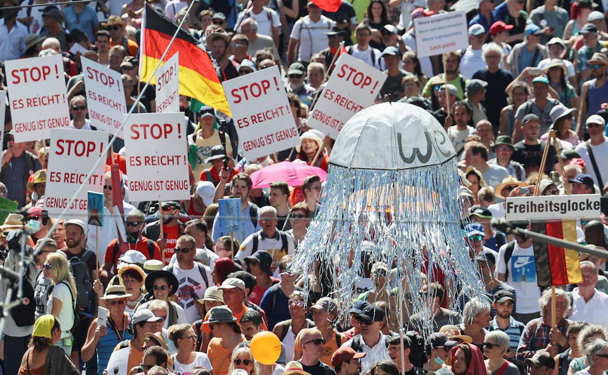 Manifestación en Berlín hace una semana de quienes no creen en las medidas contra el coronavirus. 