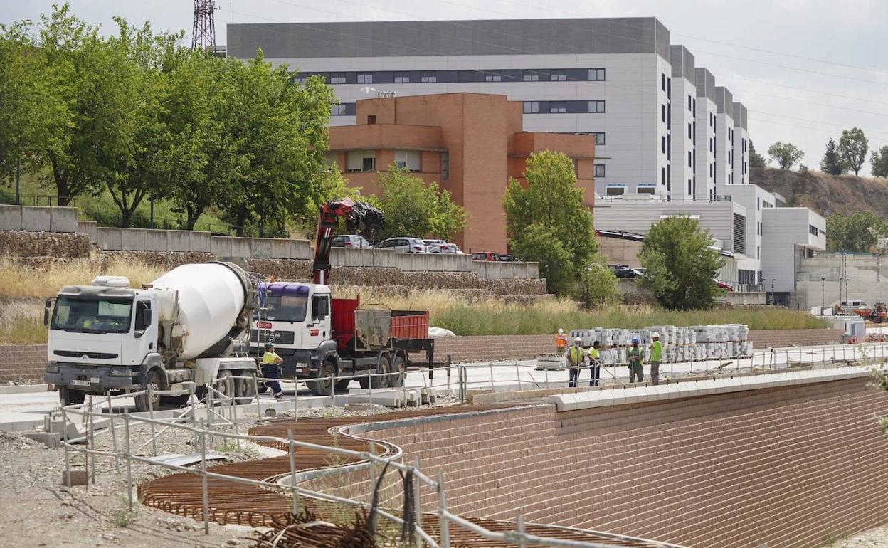 Imagen de las obras del vial del nuevo hospital