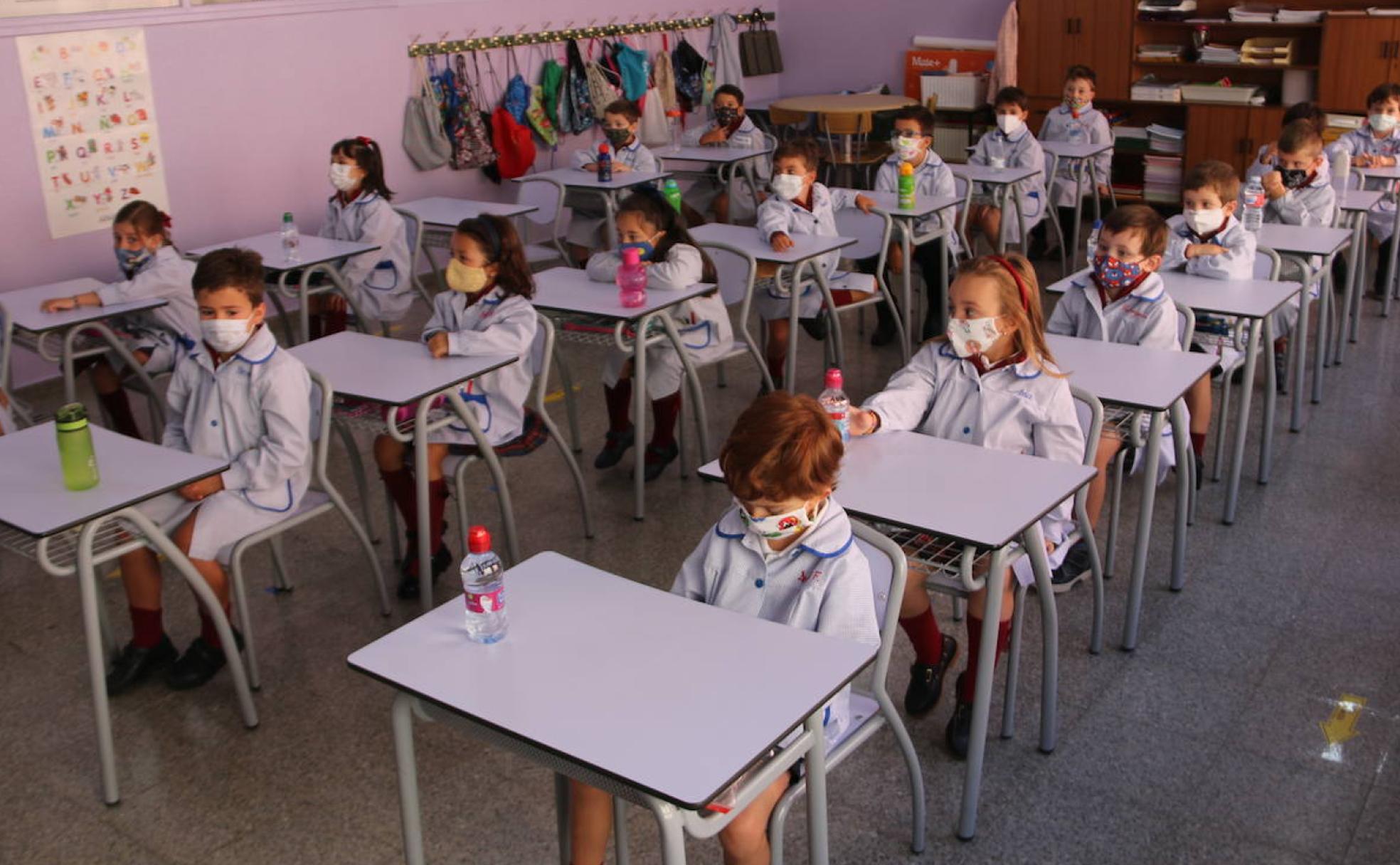 Un aula de un centro educativo en el regreso de la actividad docente.