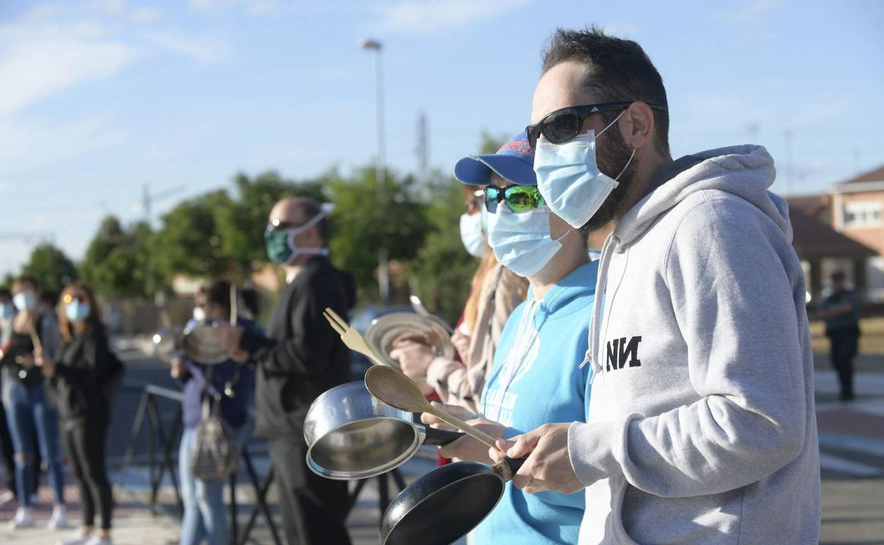 Cacerolada contra los okupas del pasado 9 de junio en Santovenia de Pisuerga. 