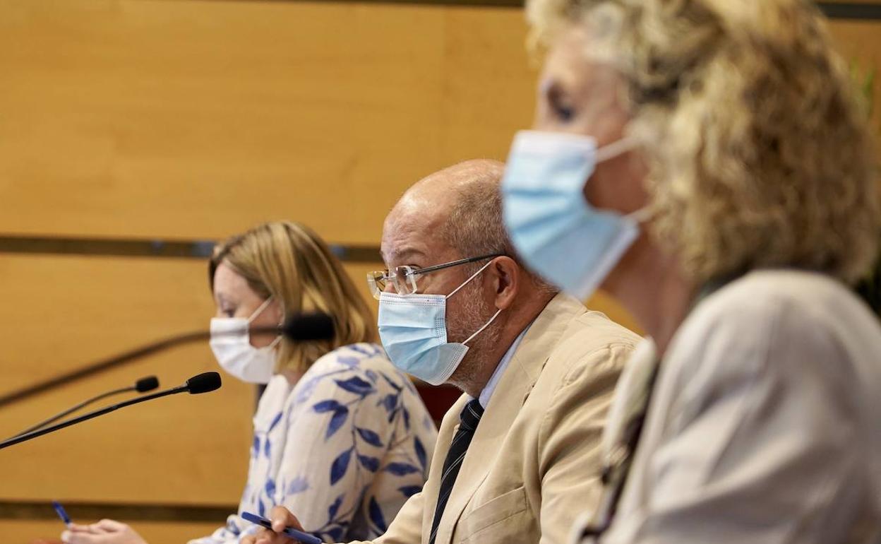 Isabel Blanco, Francisco Igea y Verónica Casado, hoy, en la rueda de prensa posterior al Gobierno. 