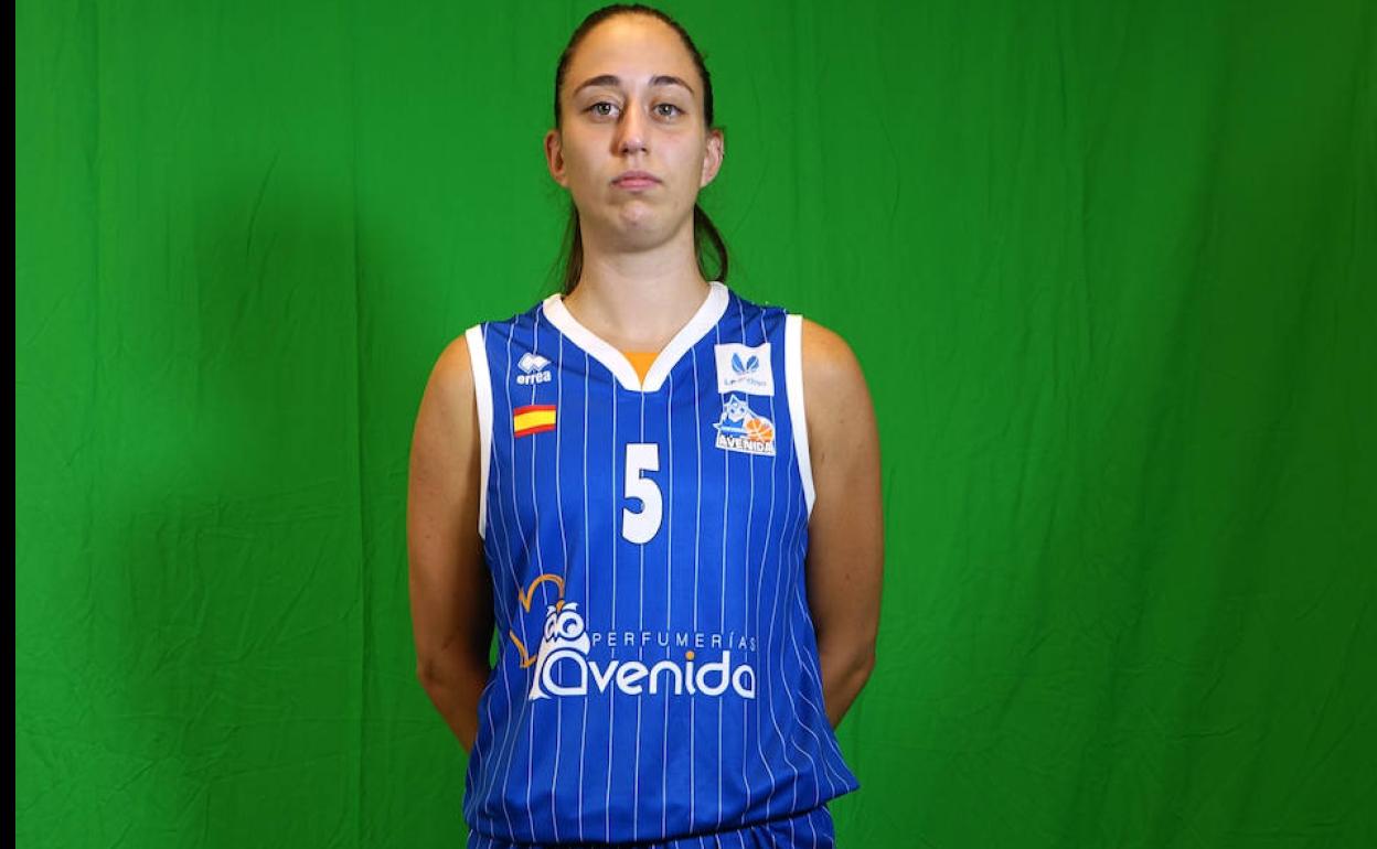 Maite Cazorla, con la nueva camiseta.