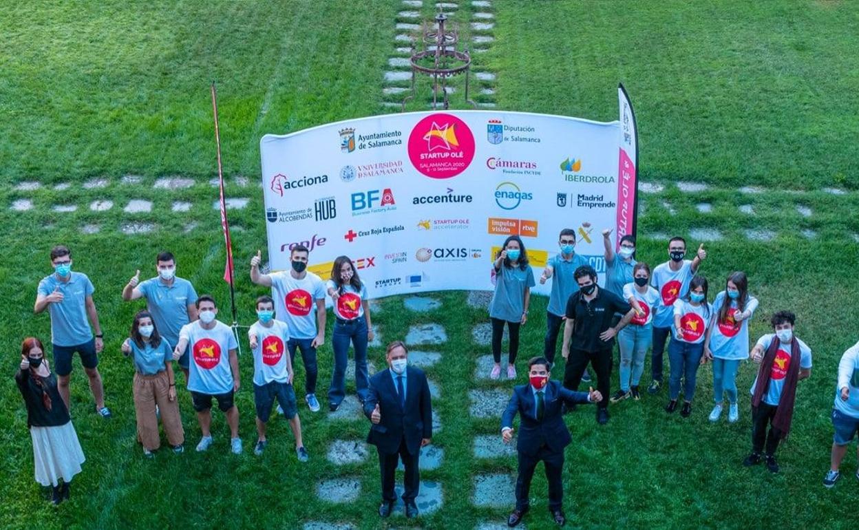 El alcalde de Salamanca, junto a participantes en el Foro Startup Olé. 