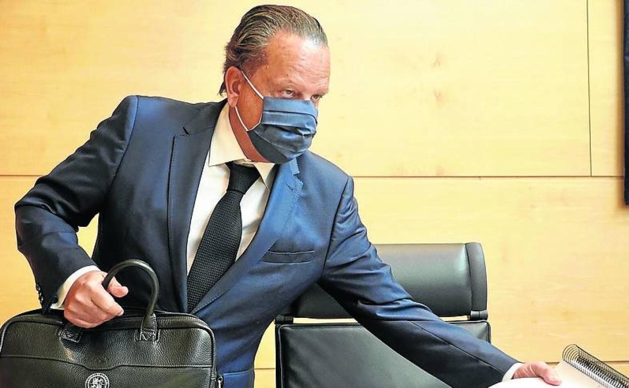 Mario Amilivia, ayer, en las Cortes de Castilla y León. 