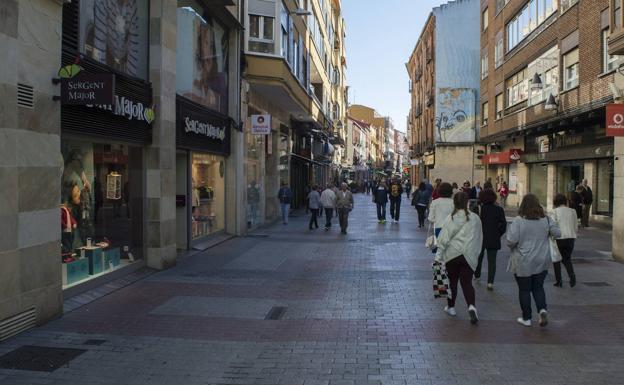 Denuncian al bar Marbella de Valladolid por incumplir el horario de cierre del establecimiento