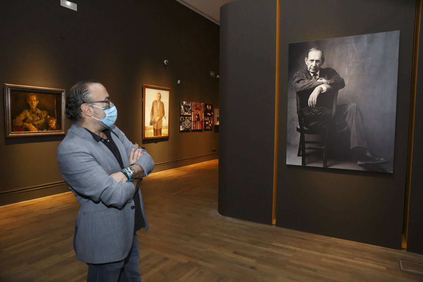 La Biblioteca Nacional inaugura este jueves la gran muestra sobre el novelista y periodista vallisoletano Miguel Delibes, con motivo del centenario de su nacimiento.