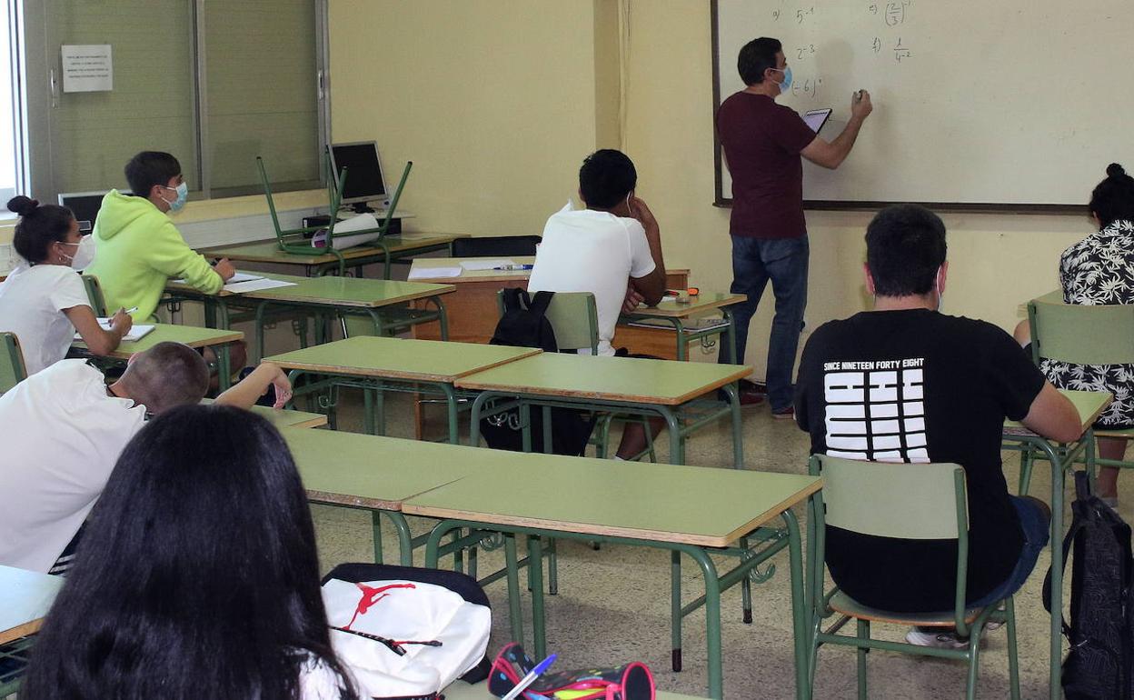 Clases de apoyo para el verano en el ES Maria Moliner. De Torre