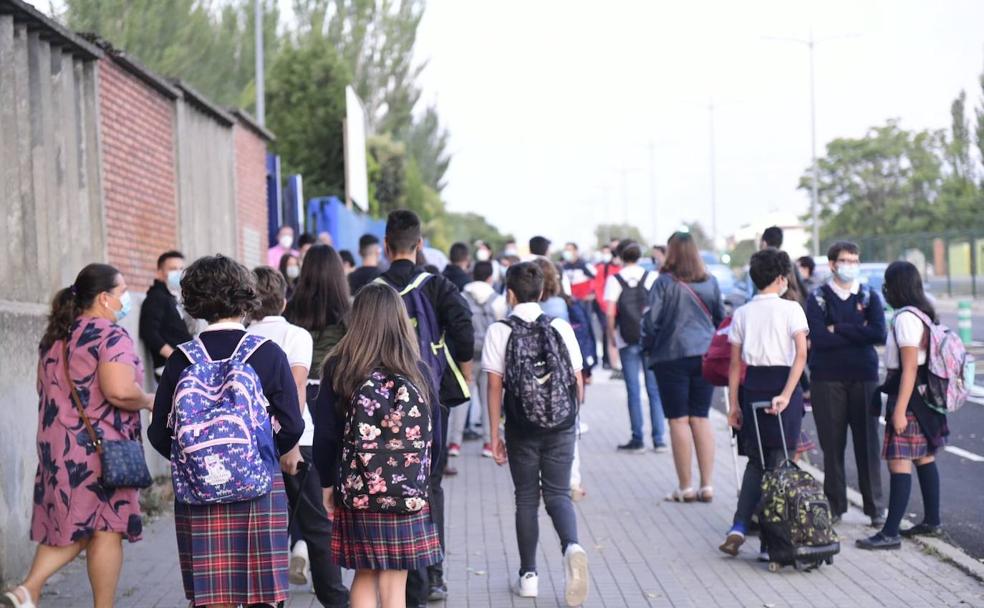 Los alumnos de Secundaria y Bachillerato vuelven a clase