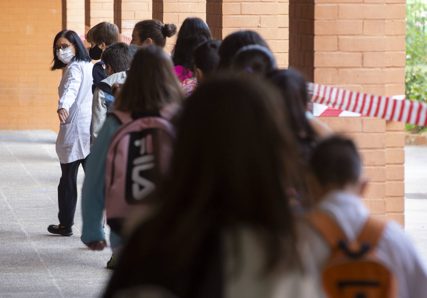 Primer día de los alumnos de Secundaria y Bachillerato en el IES Ribera de Castilla.