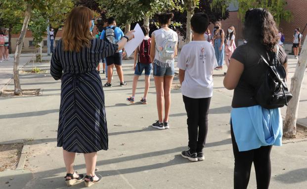 Los institutos de Valladolid abren sus puertas confiados en la responsabilidad de los alumnos