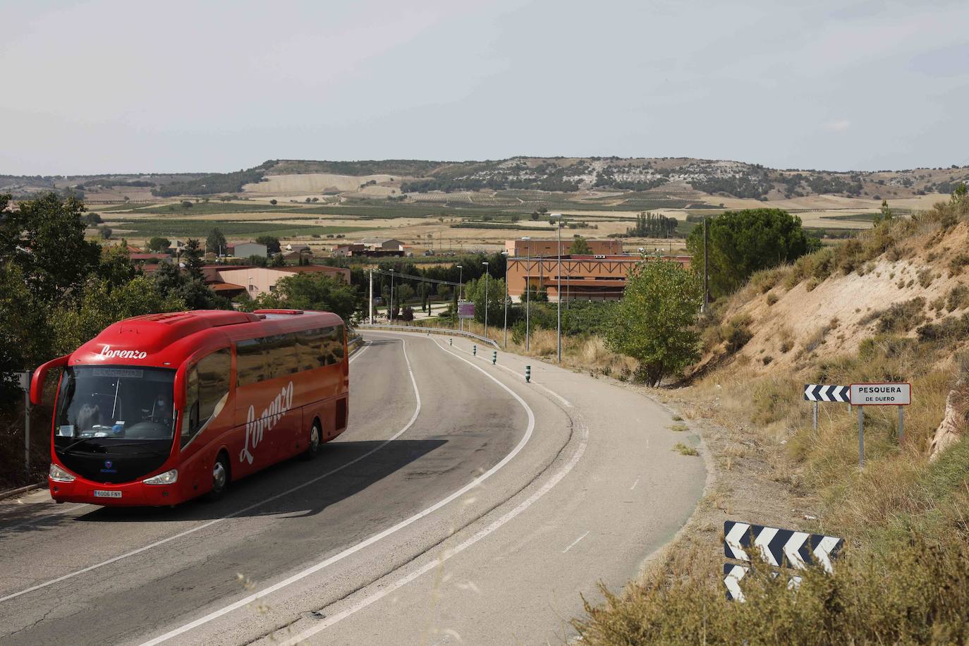 Acceso a Pesquera por carretera de Peñafiel VA-101