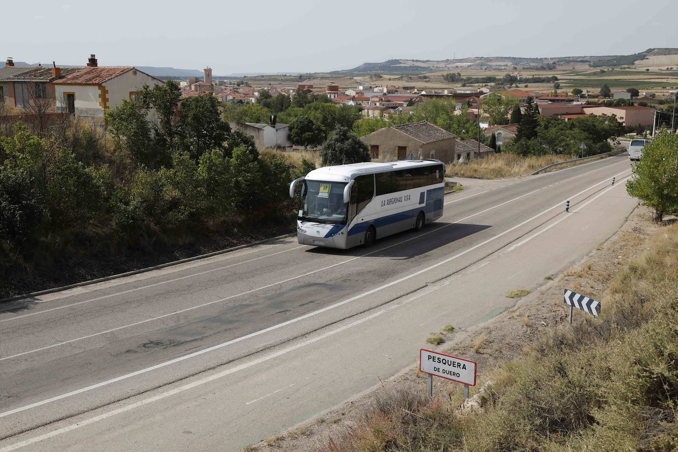 Acceso a Pesquera por carretera de Peñafiel VA-101.