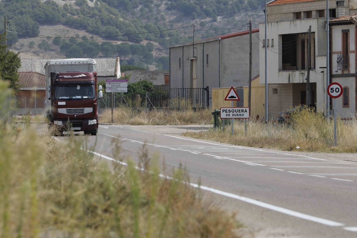 Acceso a Pesquera por carretera Pesquera de Duero-Olivares de Duero VP-3001.