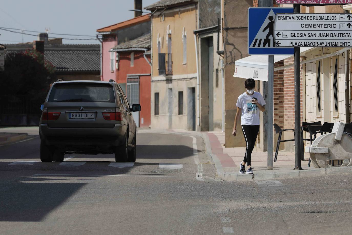 Sanidad ha anunciado la restricción de la movilidad con aislamiento durante las dos próximas semanas ante la sospecha de que se produzca transmisión comunitaria, pues el 10% de la población está contagiada