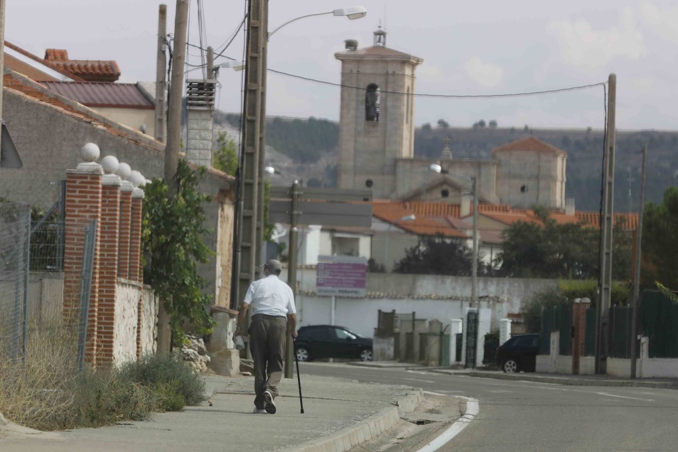 Sanidad ha anunciado la restricción de la movilidad con aislamiento durante las dos próximas semanas ante la sospecha de que se produzca transmisión comunitaria, pues el 10% de la población está contagiada