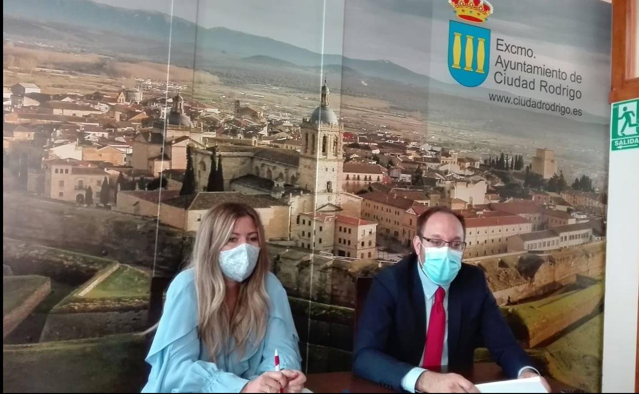 Laura Vicente y Marcos Iglesias, ayer en rueda de prensa. 