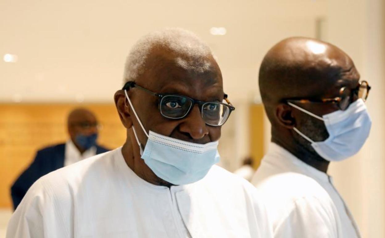 Lamine Diack, en el tribunal de París, antes de conocer su veredicto. 