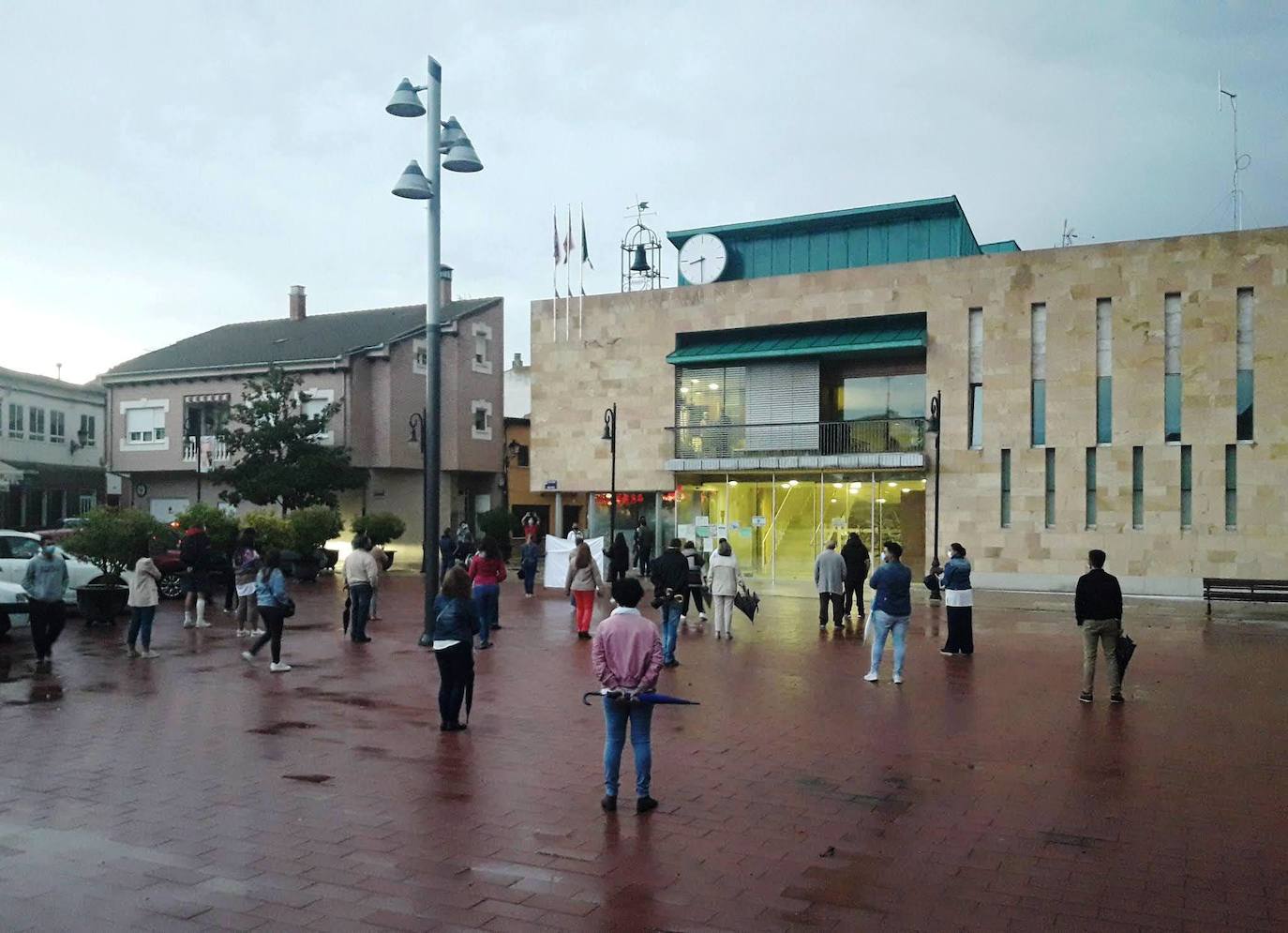 Concentraciones protesta contra el confinamiento decretado por la Junta en Iscar y Pedrajas de San Esteban. 