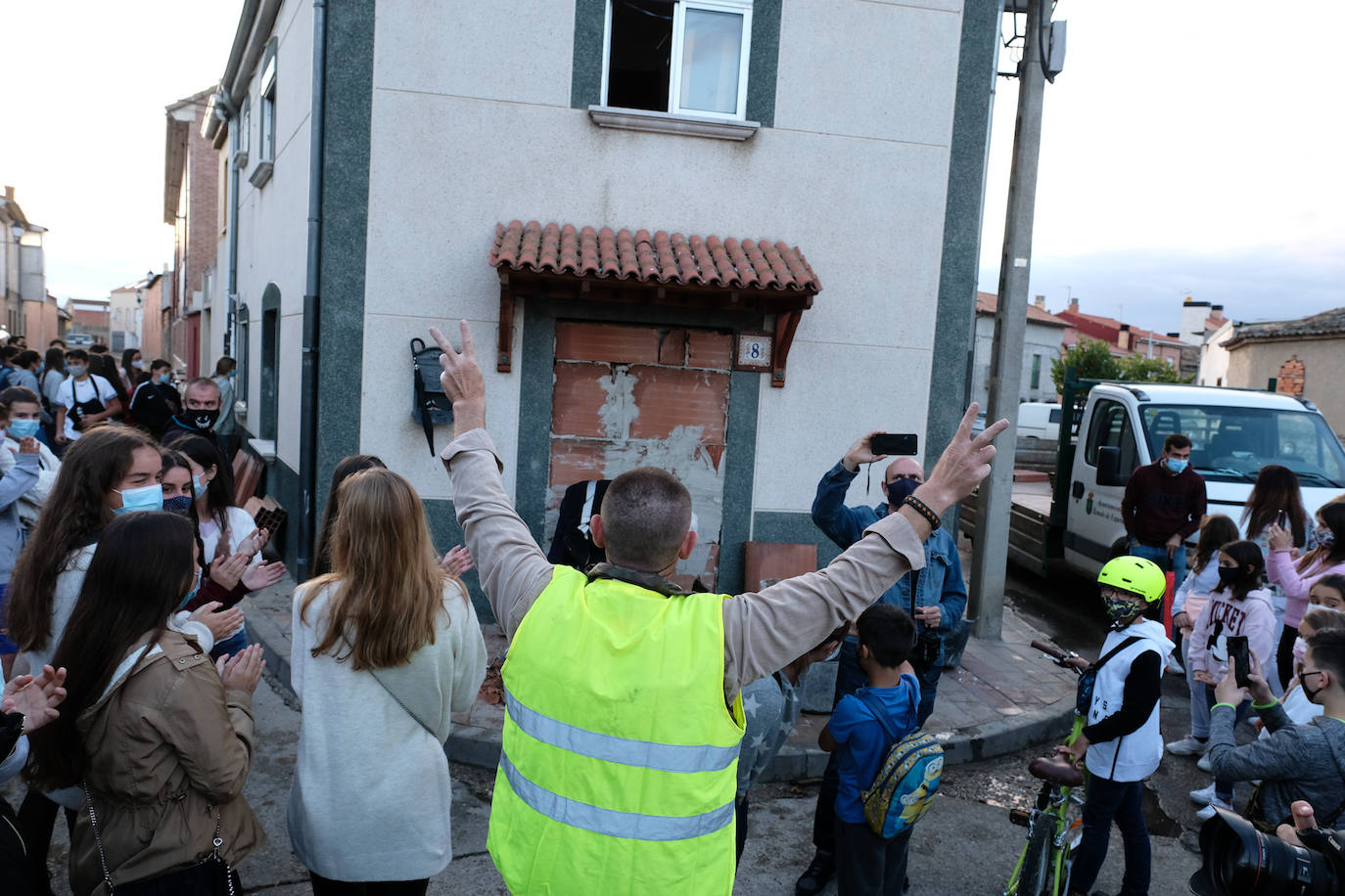 Fotos: Una protesta vecinal en Renedo consigue echar a la familia de okupas