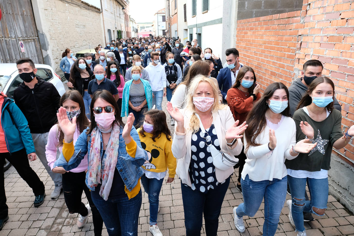 Fotos: Una protesta vecinal en Renedo consigue echar a la familia de okupas