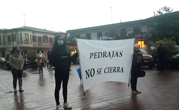 Galería. Los vecinos muestran su desacuerdo con el segundo confinamiento.