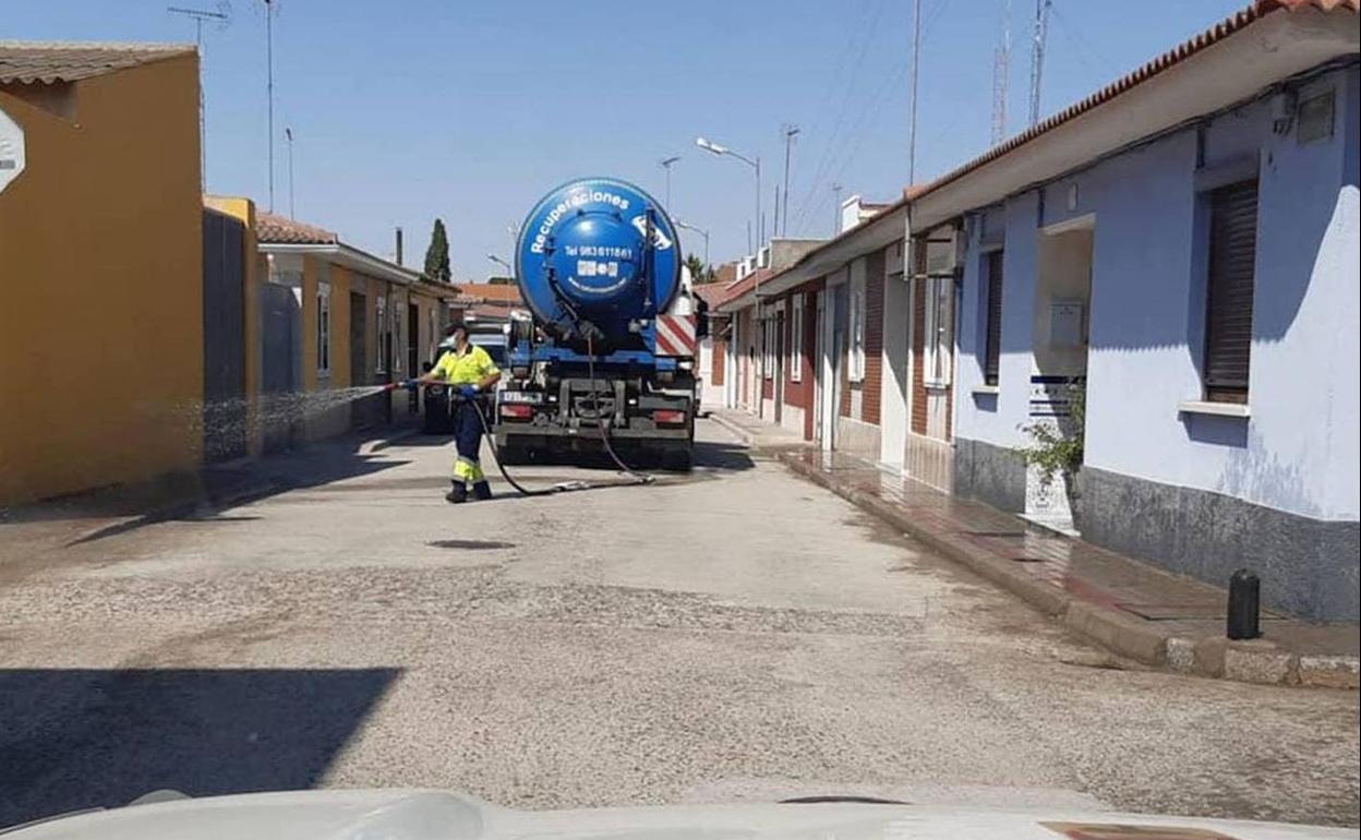 Desinfección de las calles del municipio.