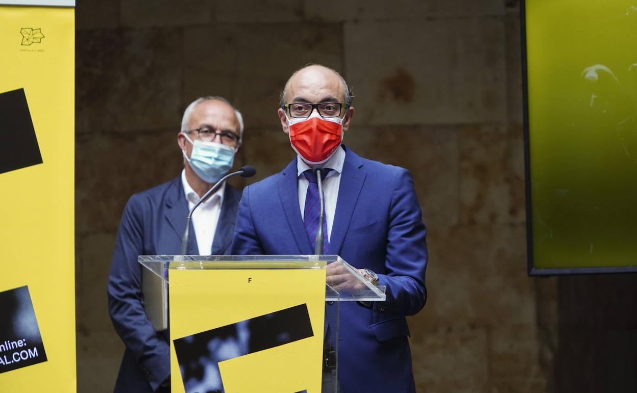 El consejero de Cultura, durante la presentación de la programación del Fàcyl en la Casa de las Conchas