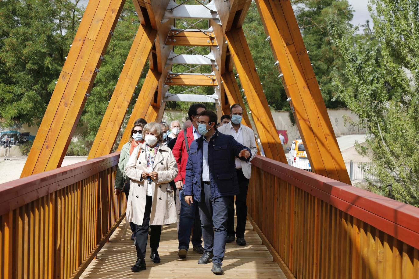La Confederación Hidrográfica del Duero entrega al Ayuntamiento de Peñafiel las obras de este puente peatonal incluido en la Senda del Duero