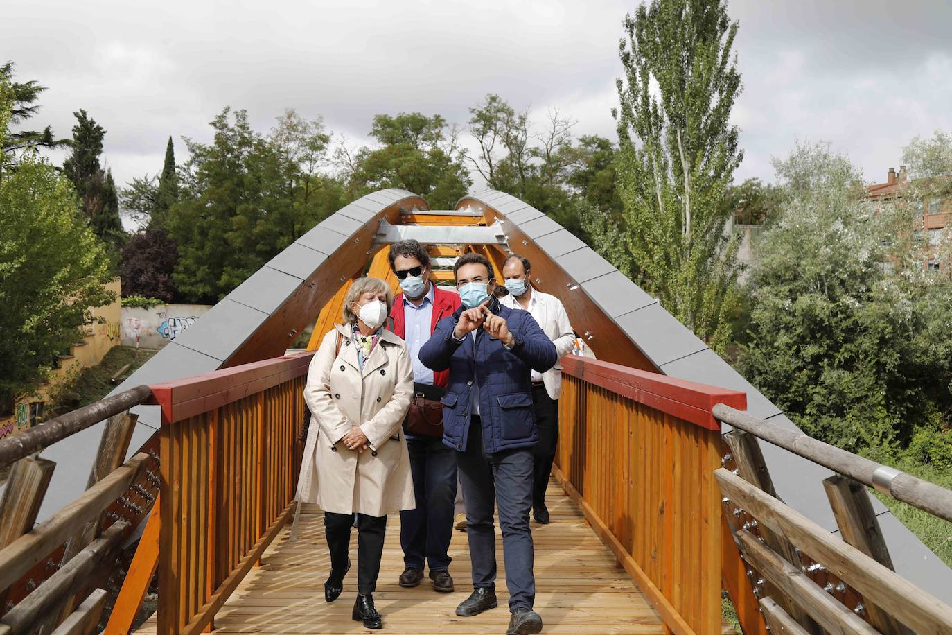 La Confederación Hidrográfica del Duero entrega al Ayuntamiento de Peñafiel las obras de este puente peatonal incluido en la Senda del Duero