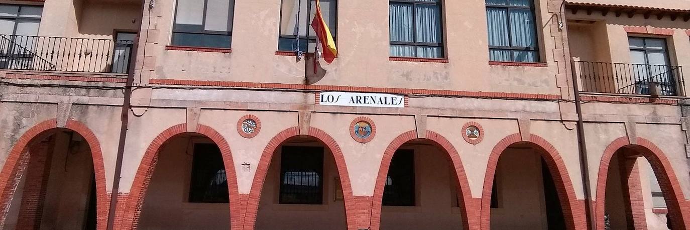 Fachada del colegio Los Arenales, de Cantalejo.