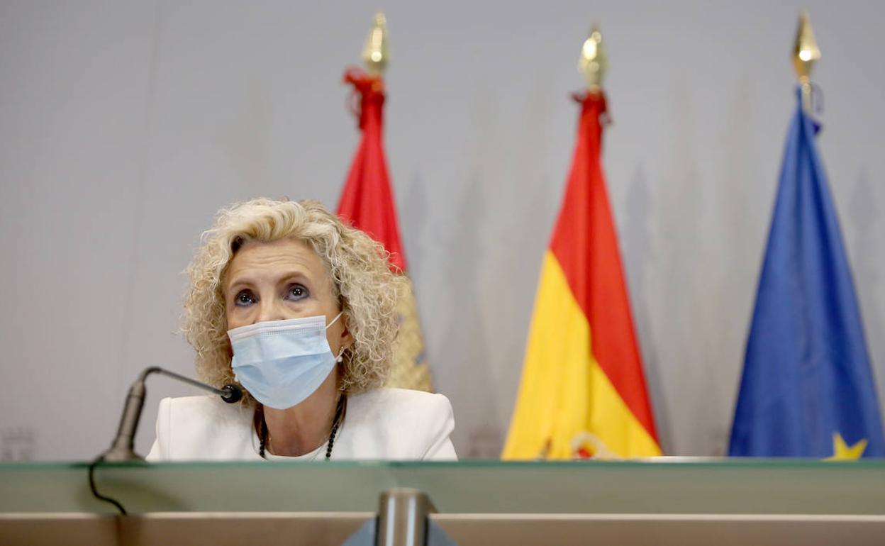 La consejera de Sanidad, Verónica Casado, durante la rueda de prensa. 