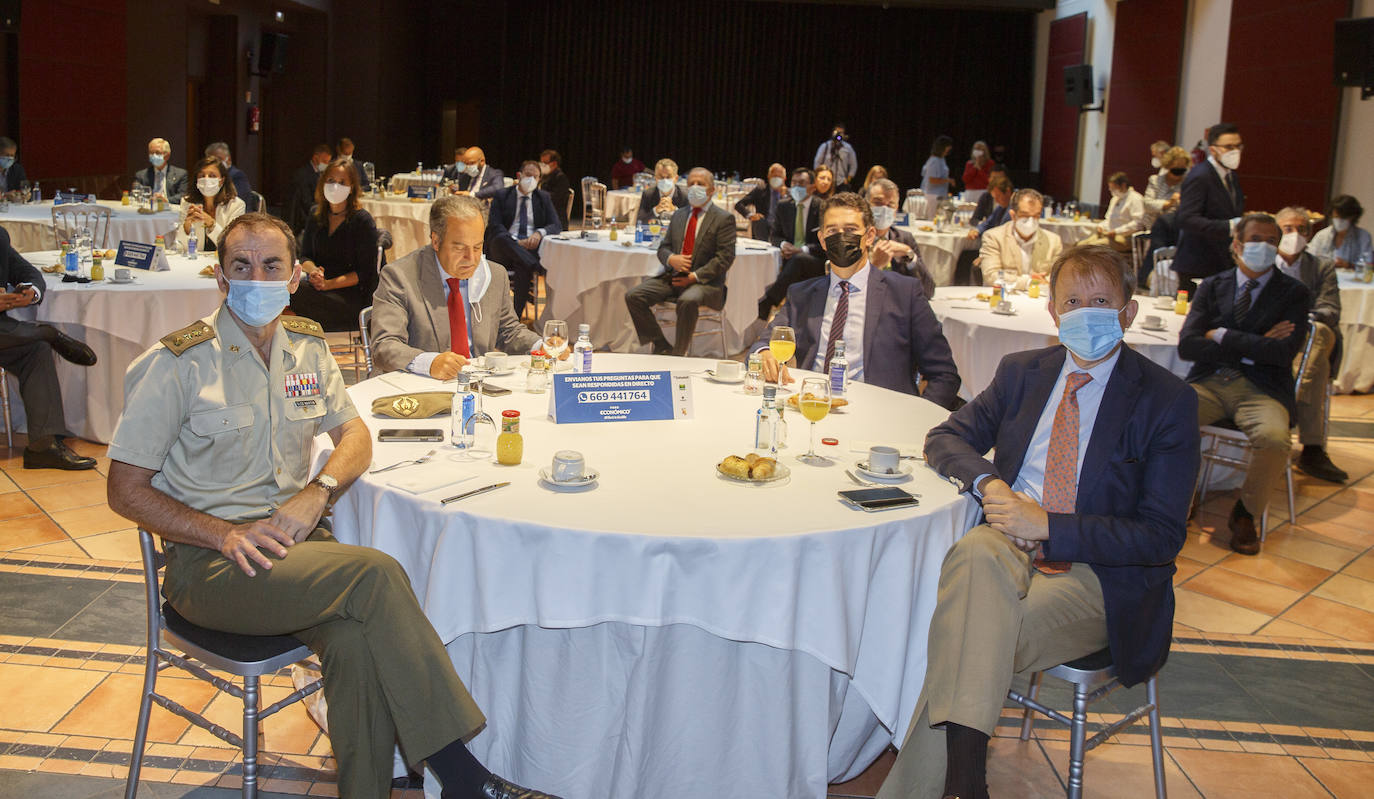 Asistentes al Foro Económico de El Norte que ha inaugurado el exministro de Hacienda Cristóbal Montoro. 