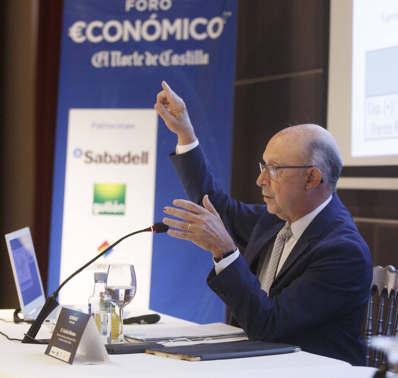 Asistentes al Foro Económico de El Norte que ha inaugurado el exministro de Hacienda Cristóbal Montoro. 