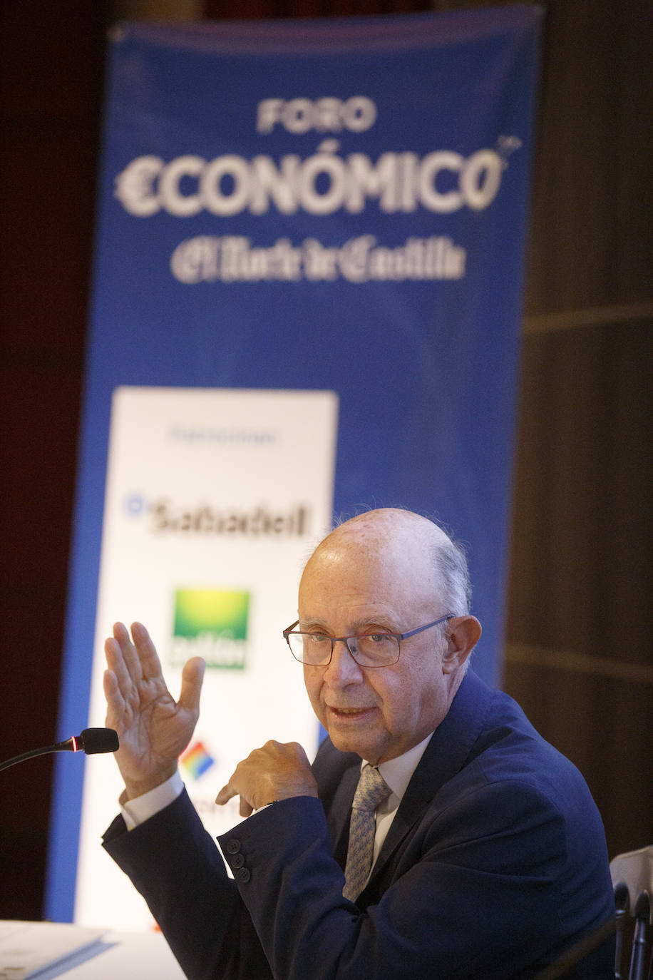 Asistentes al Foro Económico de El Norte que ha inaugurado el exministro de Hacienda Cristóbal Montoro. 