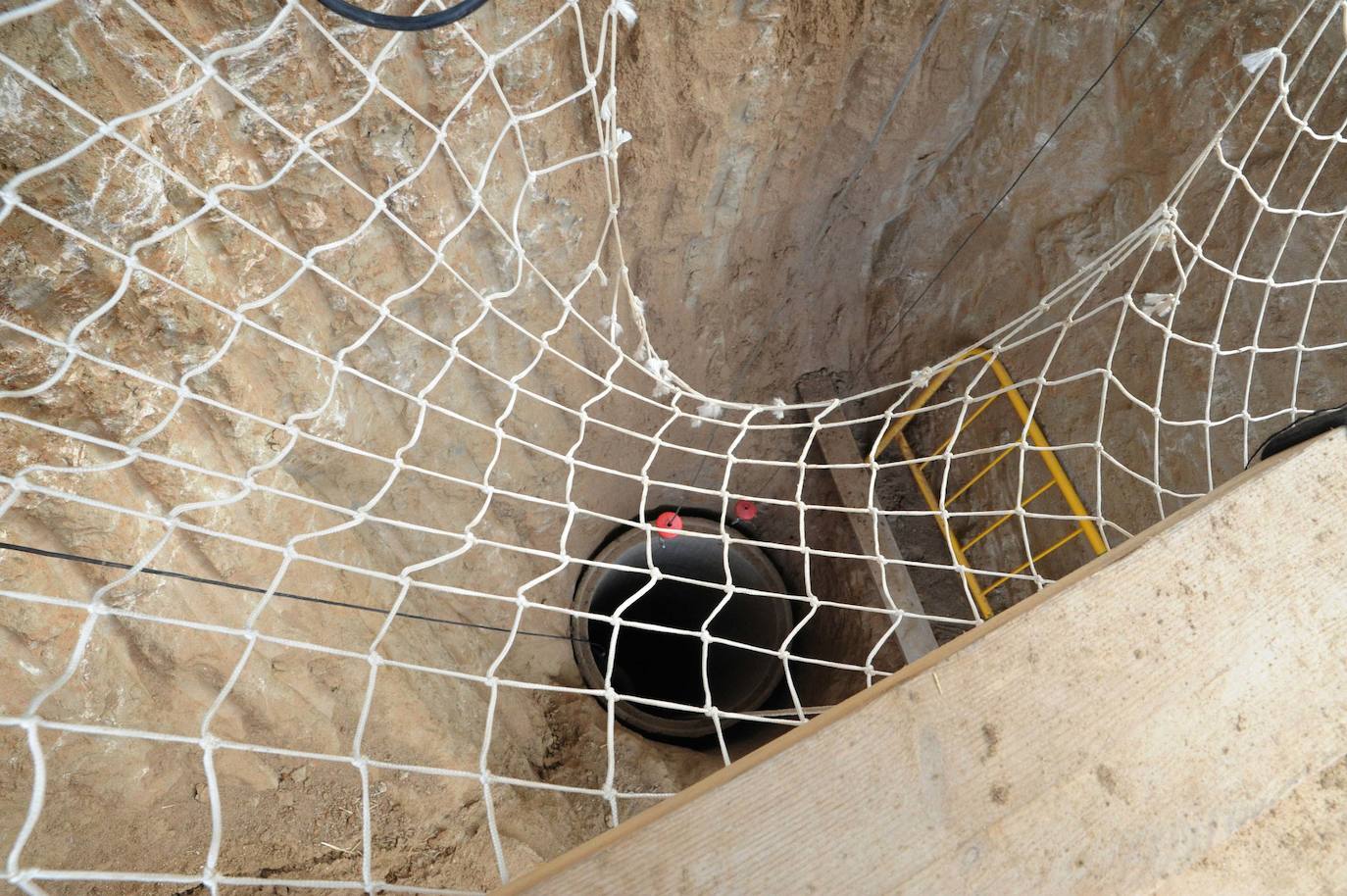 Fosa común situada en un pozo de la antigua Gravera de Barbado.