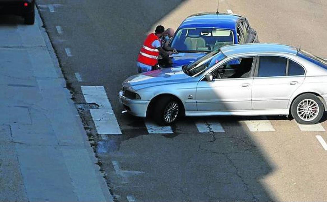 Choque de vehículos en la carretera de Peñafiel. 
