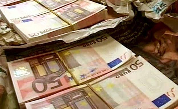 Billetes falsos de 50 y 20 euros incautados en una operación policial el pasado año. 