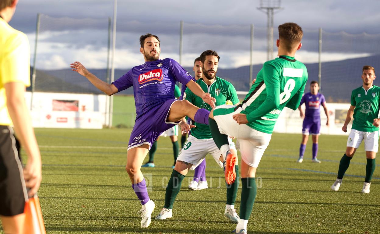 El CD Guijuelo tira de su superioridad para doblegar al CD Peñaranda en el Luis Ramos (2-0)
